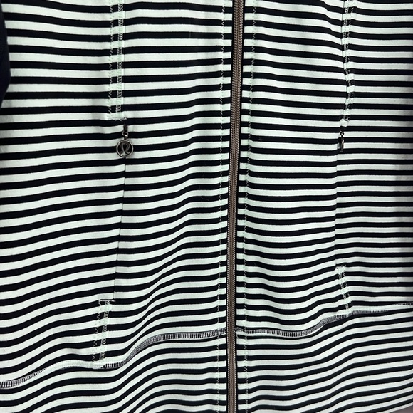 Lululemon Daily Yoga Jacket Classic Stripe Mint Moment Black 6 EUC - Picture 7 of 13